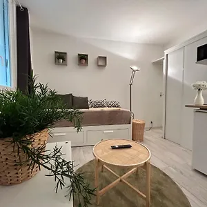Au Charme Des Carmes - T1 Sur Cour - Metro A & B Appartement